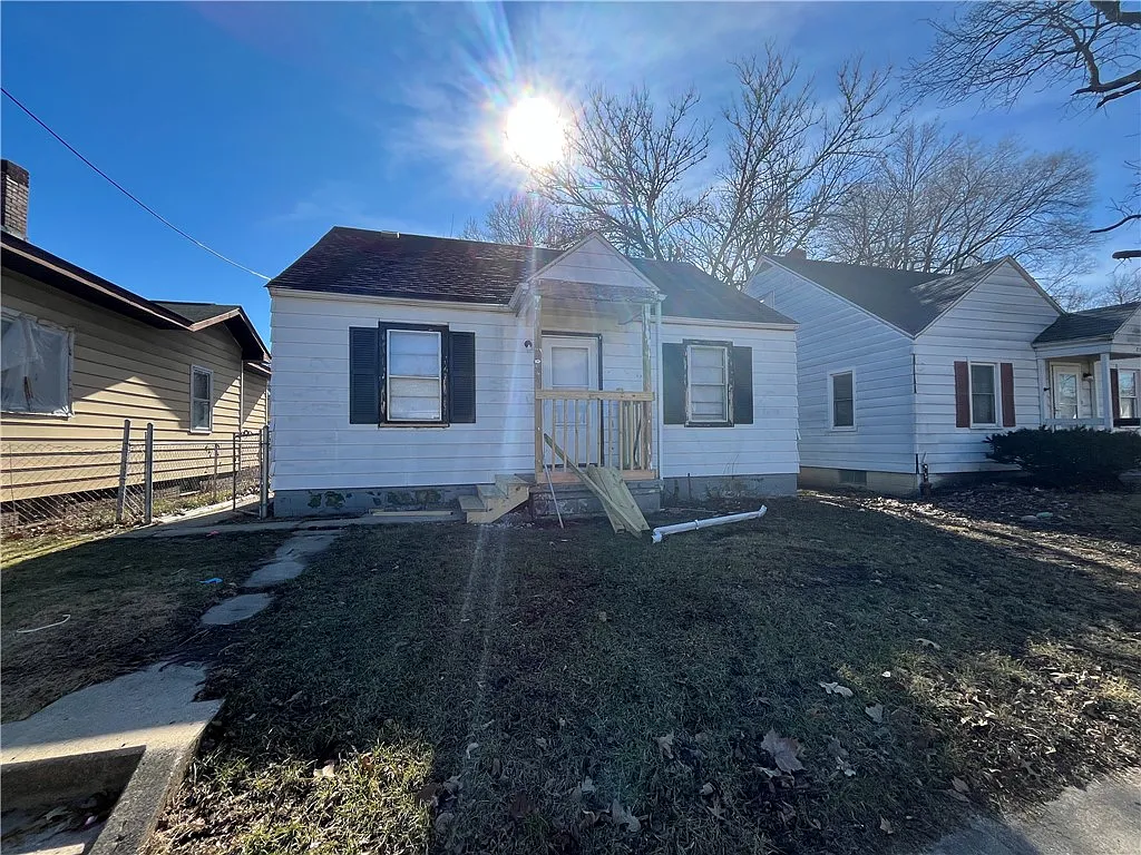 241 W Garfield Ave photo 1