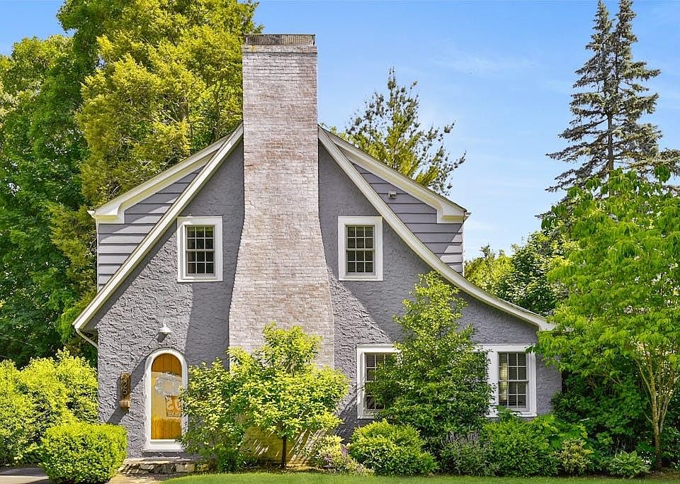 1st image of 225 Kelbourne Avenue