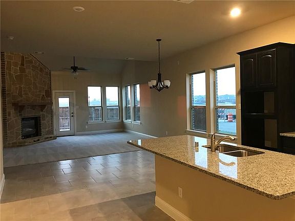 4th image of 613 Seymour Ct