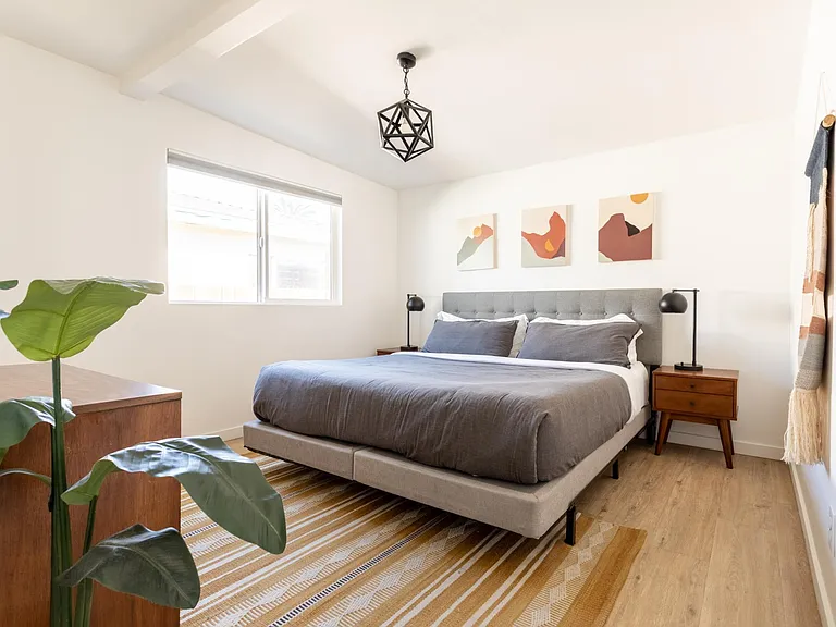 2918 S Harcourt Ave — Photo 11