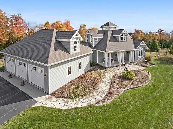 2nd image of 10732 Lakewood Ln