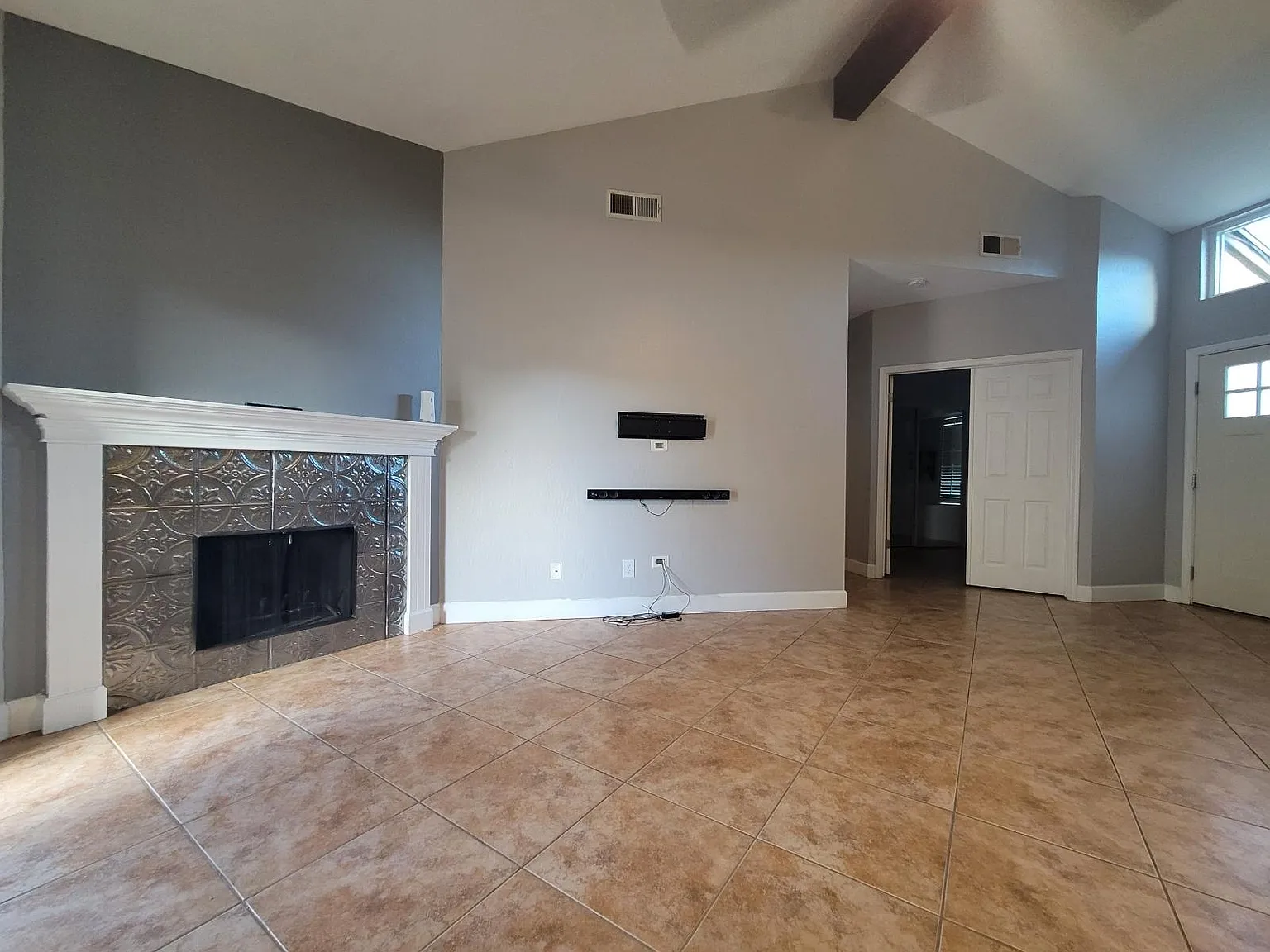 3 bed, 1302 sqft, $2,700 — Photo 3