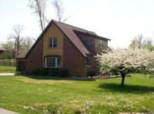 9911 Beeler Dr, Newburgh, IN 47630