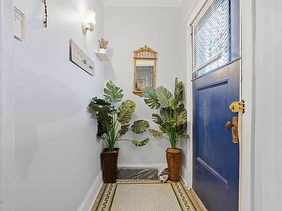 3rd image of 1409 W 71st Pl