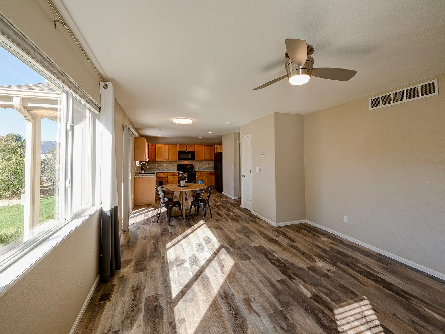 3 bed, 1534 sqft, $2,200 — Photo 4