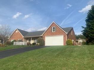 48 Highfield Ln, Roanoke, VA 24019