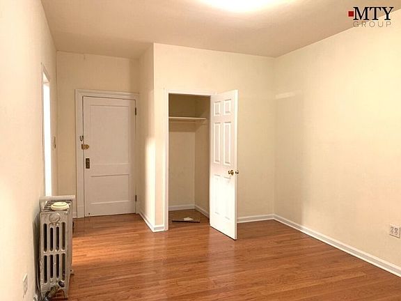 2nd image of 2808 Crescent St APT 10
