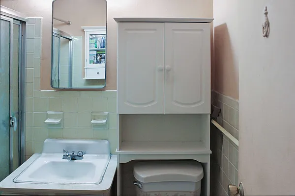 Sold by Thomas Lipovetsky, LREB | media 5