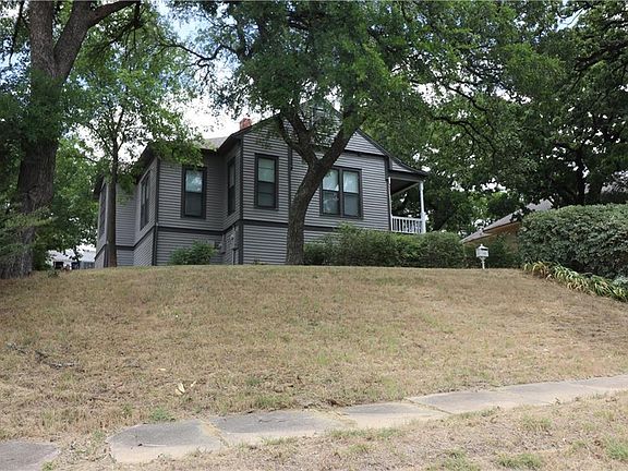 4th image of 811 N Elm St