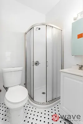 Rented by Wave Real Estate Group | media 7