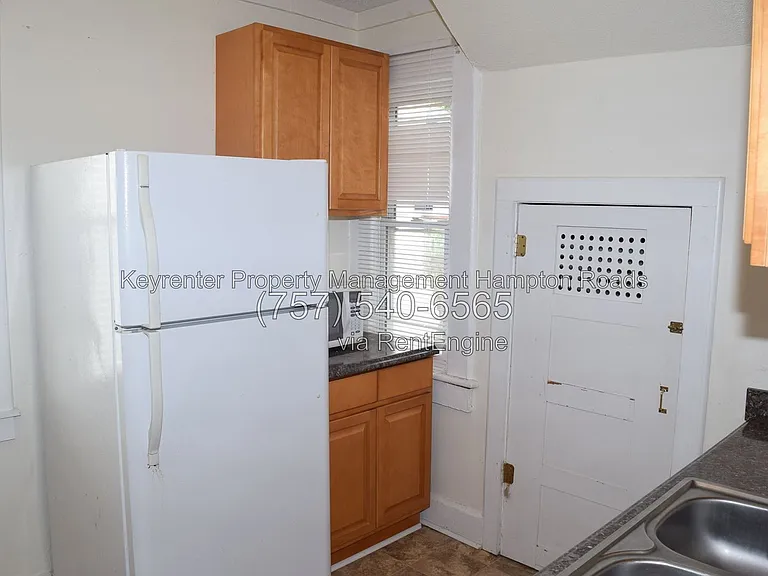 857 W 41st St — Photo 18