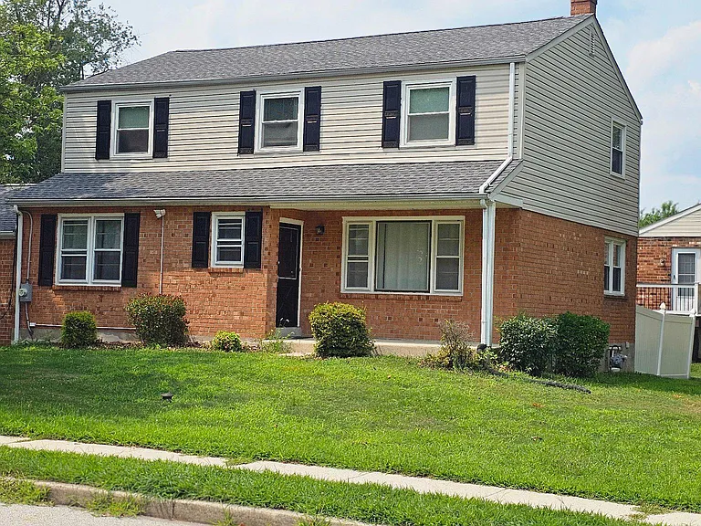 328 Rees Dr — Photo 2