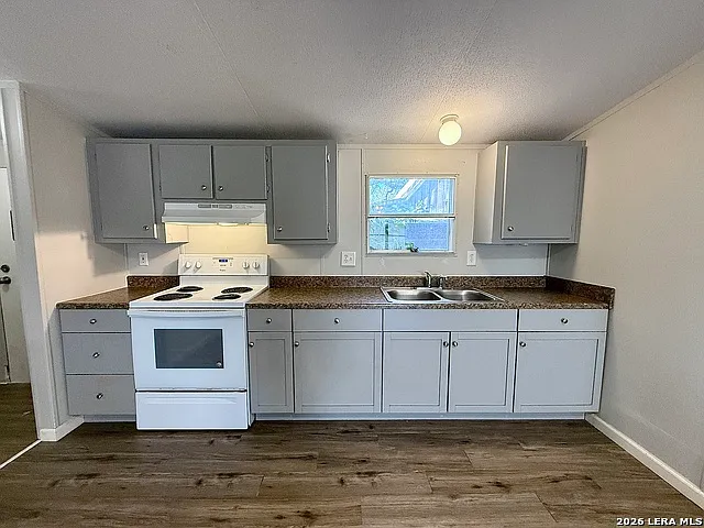 319 E Zipp Rd — Photo 6
