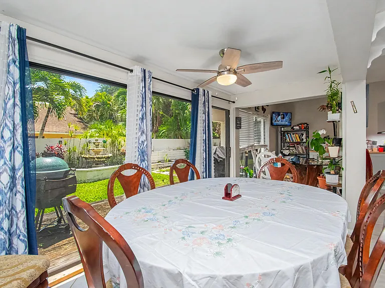 7678 Solimar Cir — Photo 16