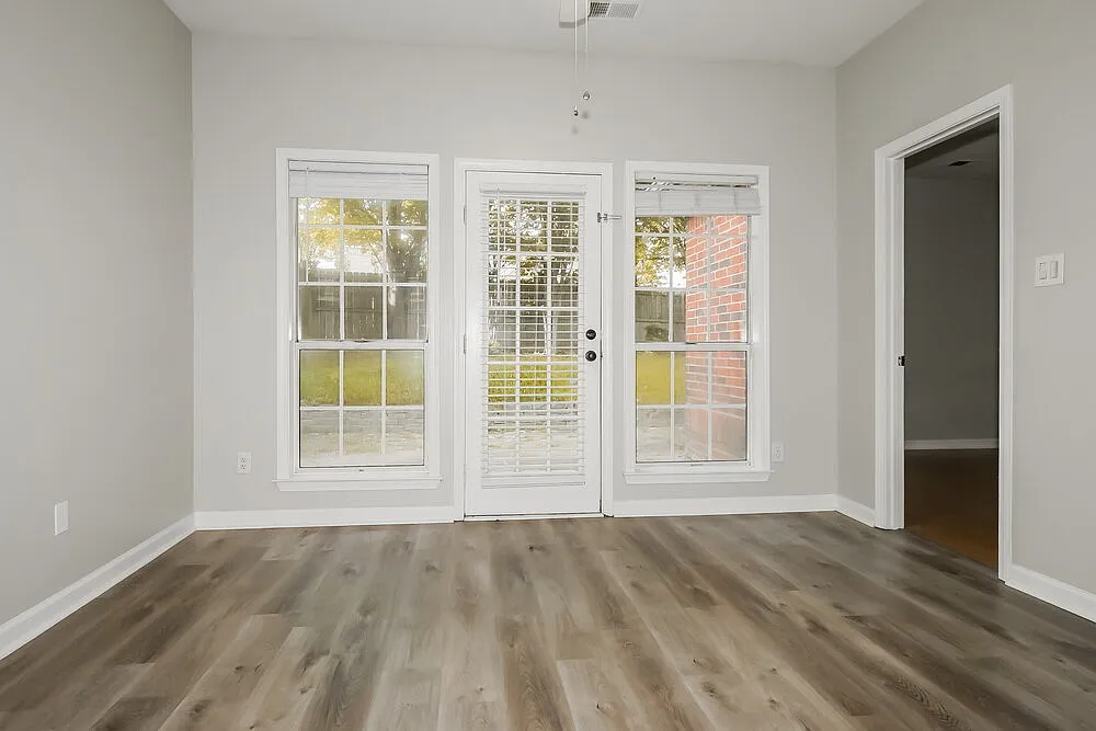 3 bed, 2.0 bath, 1396 sqft, $1,665 — Photo 4