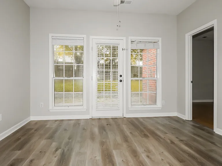 8170 Timber Knoll Ln — Photo 4