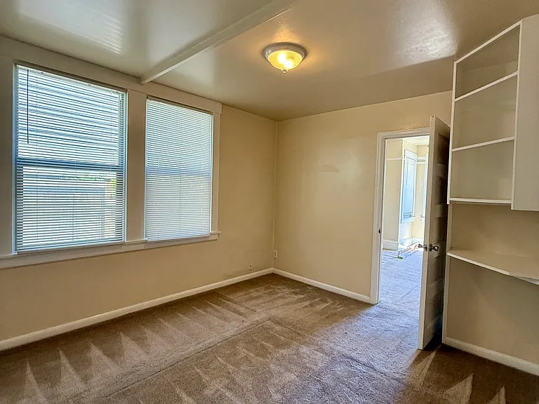 556 Ward St #L — Photo 10