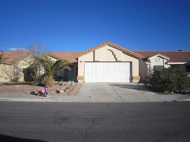 1st image of 2640 Pomona Dr