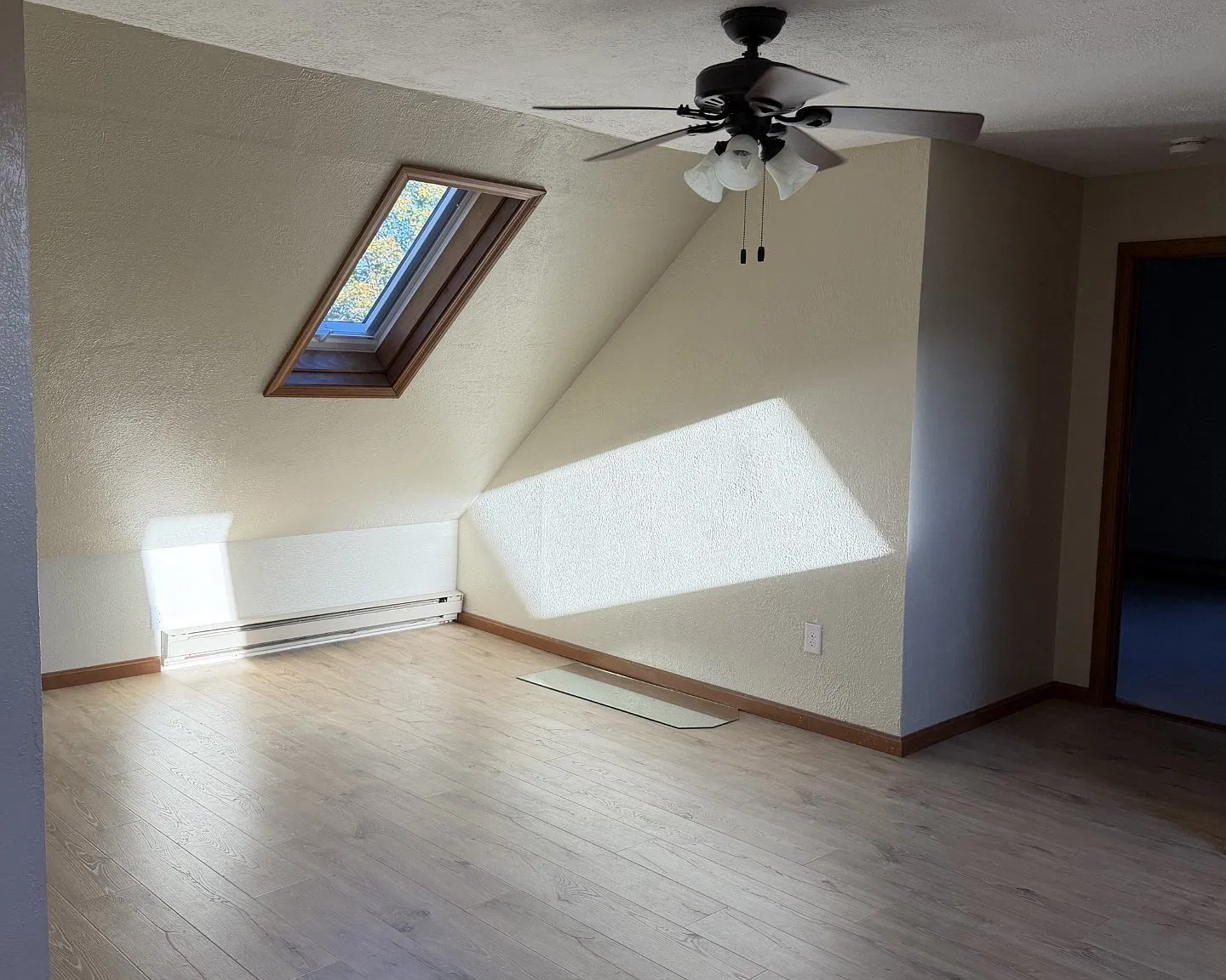 1 bed, 1.0 bath, 575 sqft, $1,300 — Photo 3