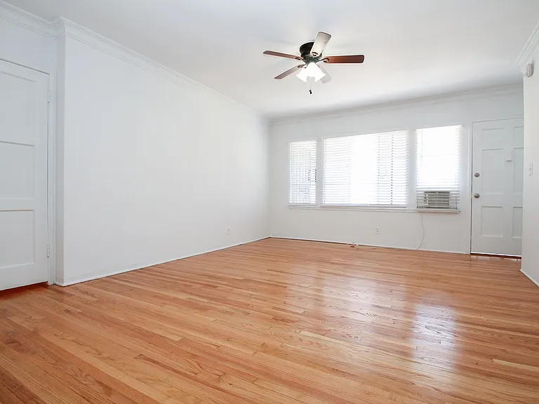8316 Blackburn Ave — Photo 12