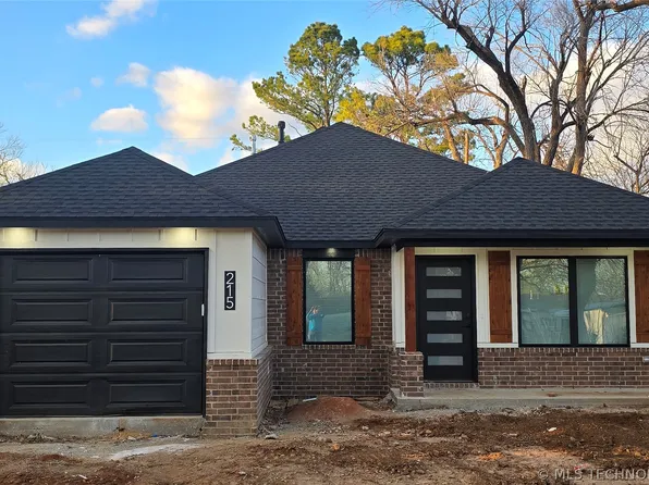 215 W 40th Pl, Sand Springs, OK 74063