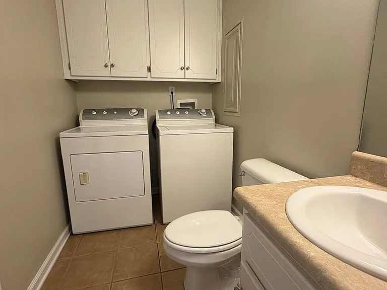125 Winthrope Ln — Photo 10