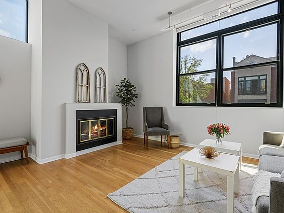5th image of 2343 N Greenview Ave APT 213