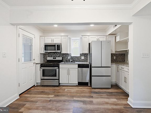 5th image of 2842 30th St NE