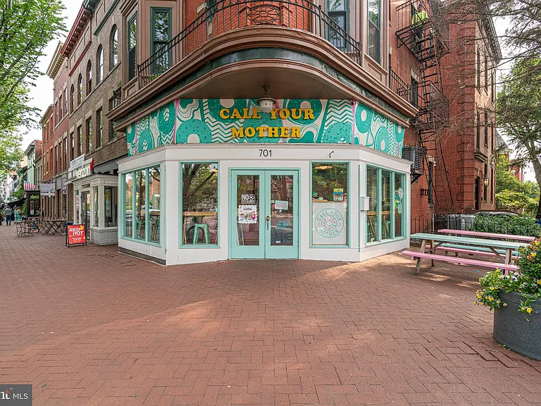 711 G St SE — Photo 46