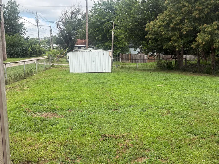 714 N Lake St — Photo 14