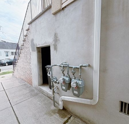 5th image of 28 Davis St