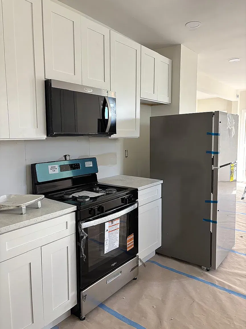 3 bed, 1000 sqft, $1,900 — Photo 4