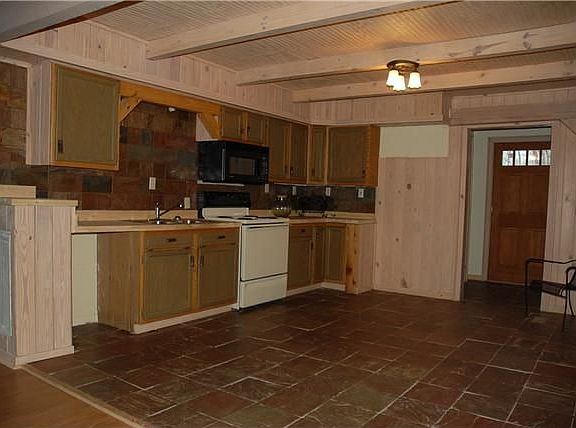 4th image of 820 Laurel Lake Dr