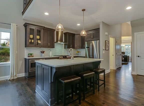 3rd image of 647 Bourbon Ct
