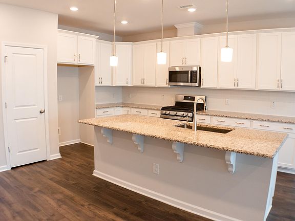 4th image of 1005 Manorhaven Dr #1