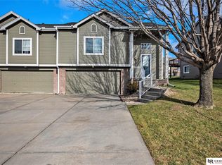 1014 Gold Coast Rd, Papillion, NE 68046