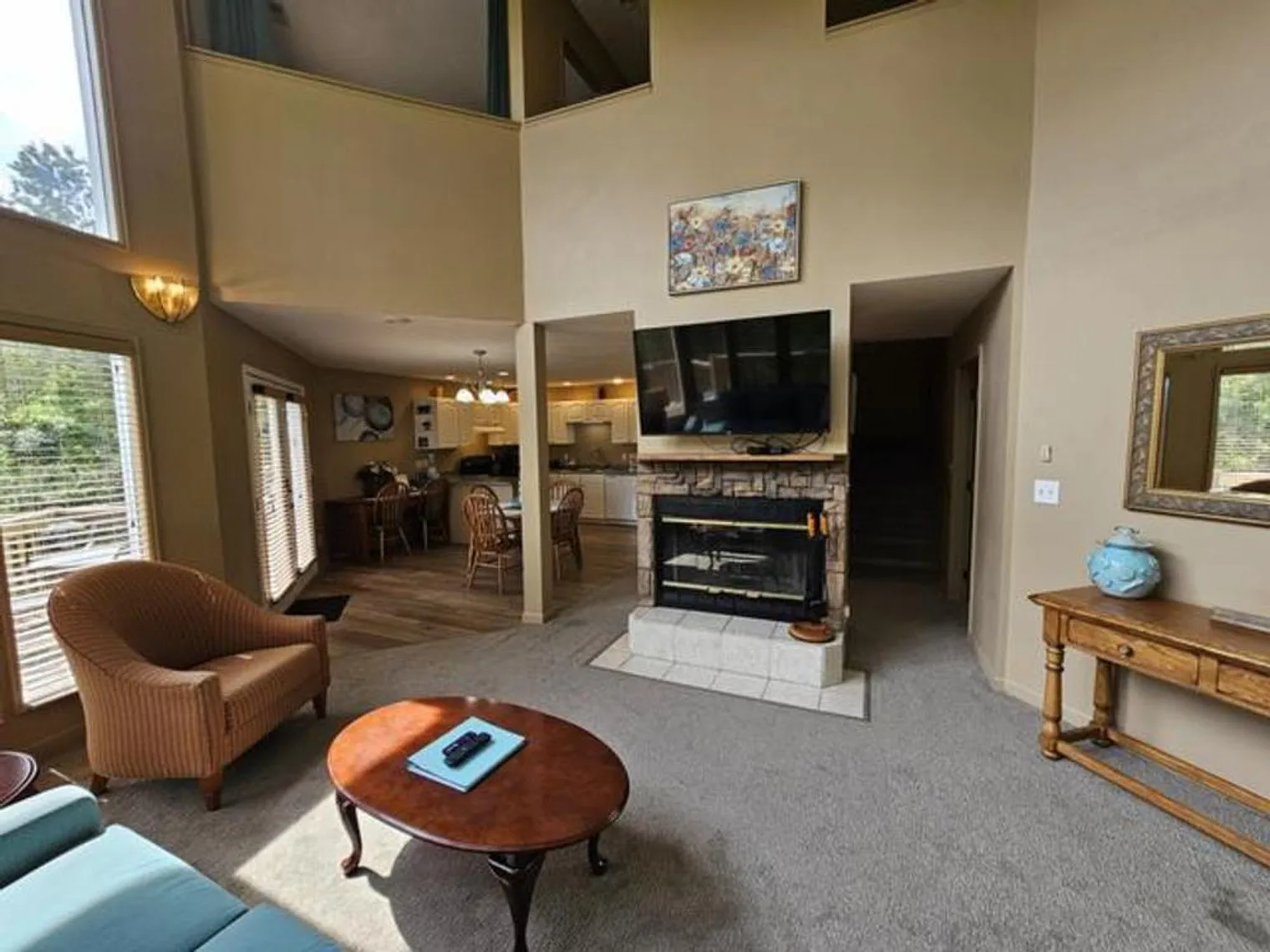 3 bed, 3.0 bath, 1700 sqft, $6,392 — Photo 3