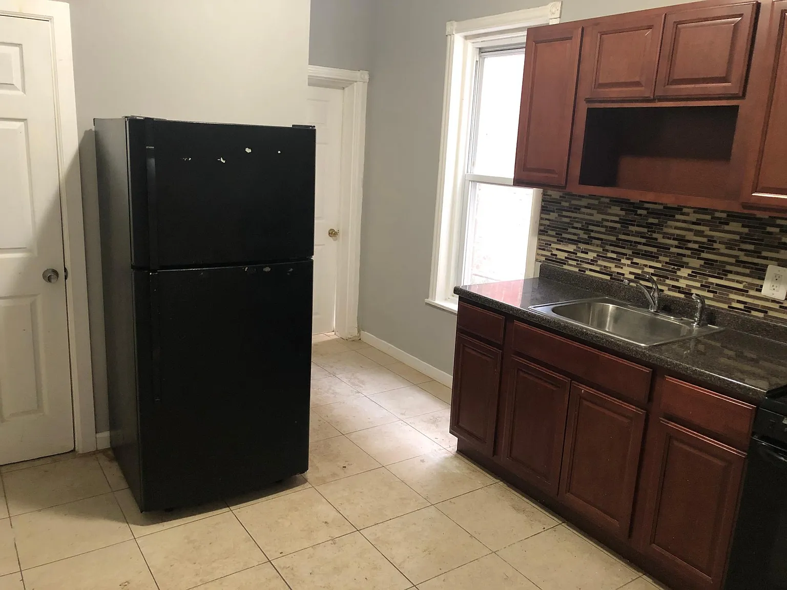 3 bed, 1236 sqft, $1,400 — Photo 2