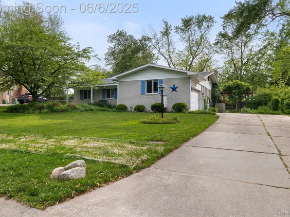 36963 Heatherton Dr, Farmington, MI 48335