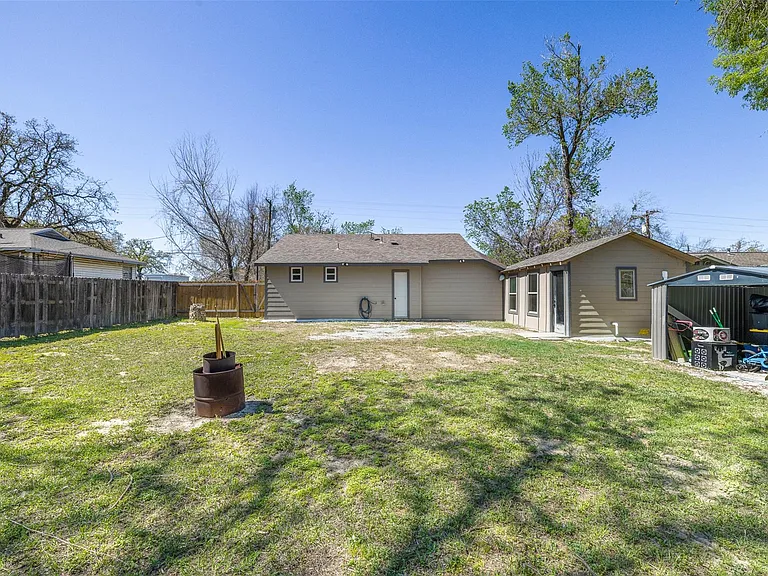 823 Hickory St — Photo 18