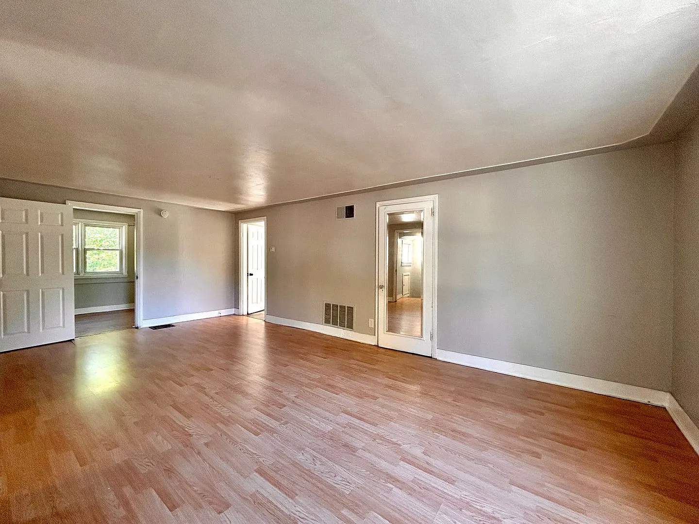 2 bed, 1.0 bath, $825 — Photo 3