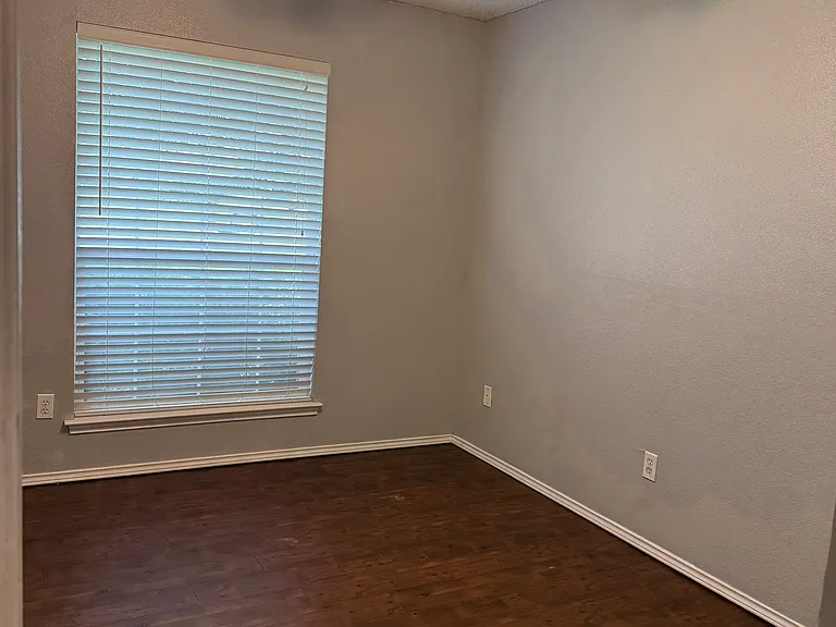 516 Lone Star St — Photo 6