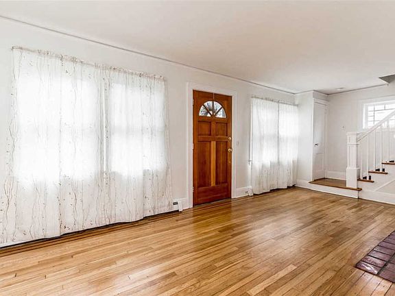 5th image of 104 Willow Ave
