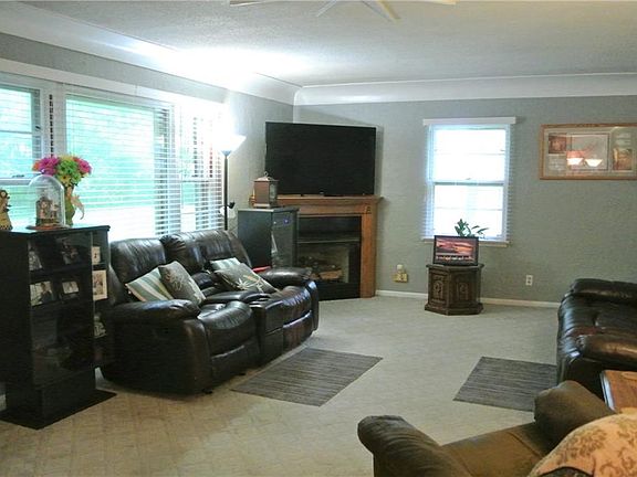 2nd image of 1807 Highland Ct