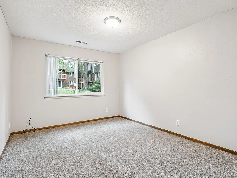 Lantern Square Apartments Spacious 1, 2 & 3 Bedrooms — Photo 46