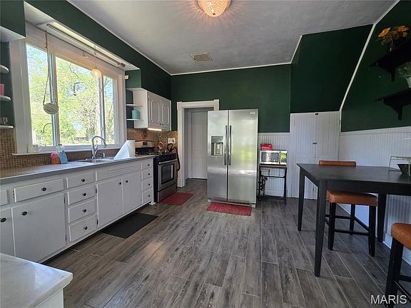 5th image of 3318 Putnam Ave