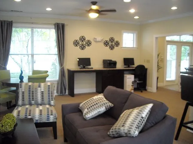 Scarlett Place Apartments — Photo 23