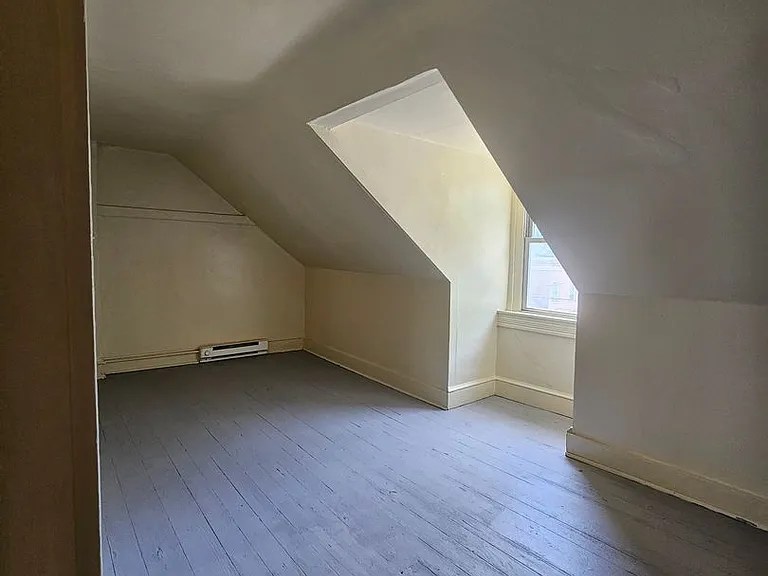 121 Laurel St — Photo 13