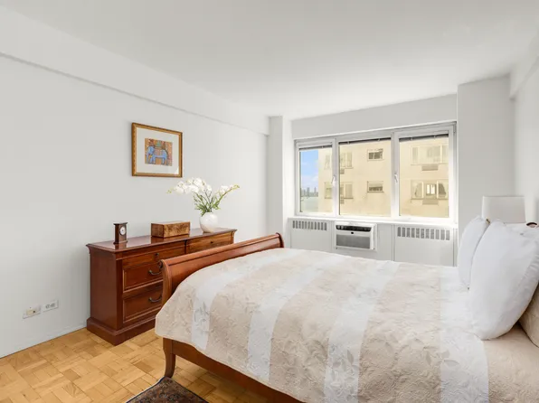 45 Sutton Place image 29 of 43