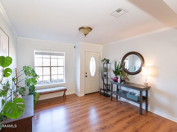 3rd image of 106 Saint Nicholas Dr